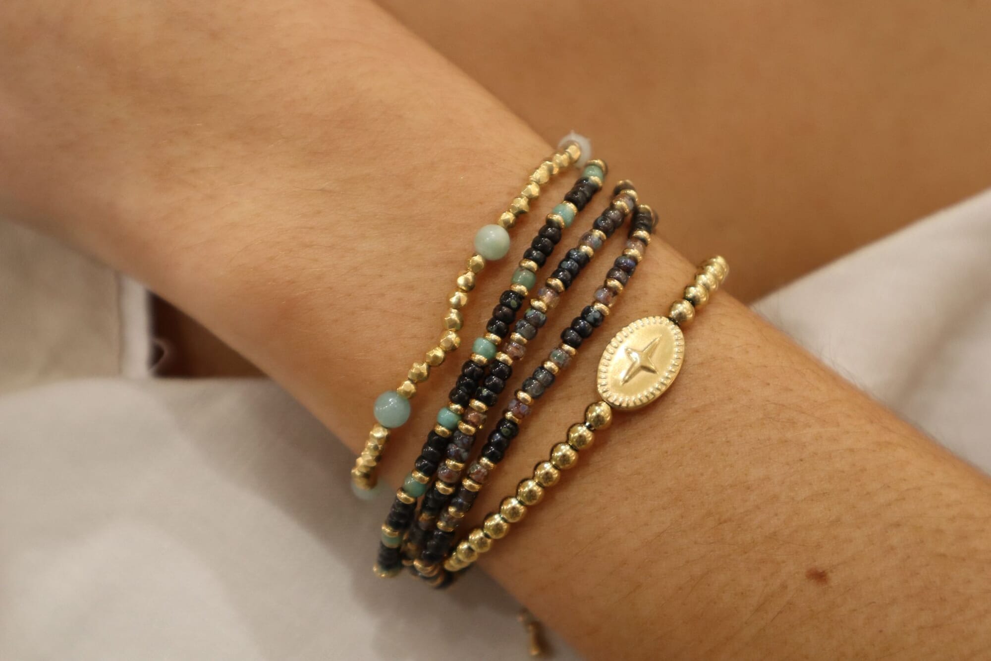 Pulsera Elástica Negra Tierra