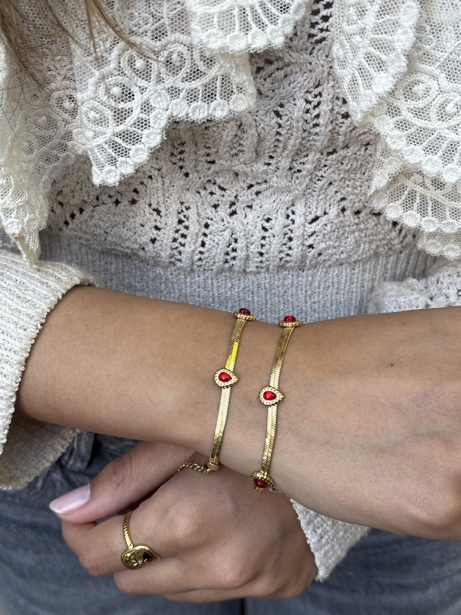 Pulsera cinta gota roja