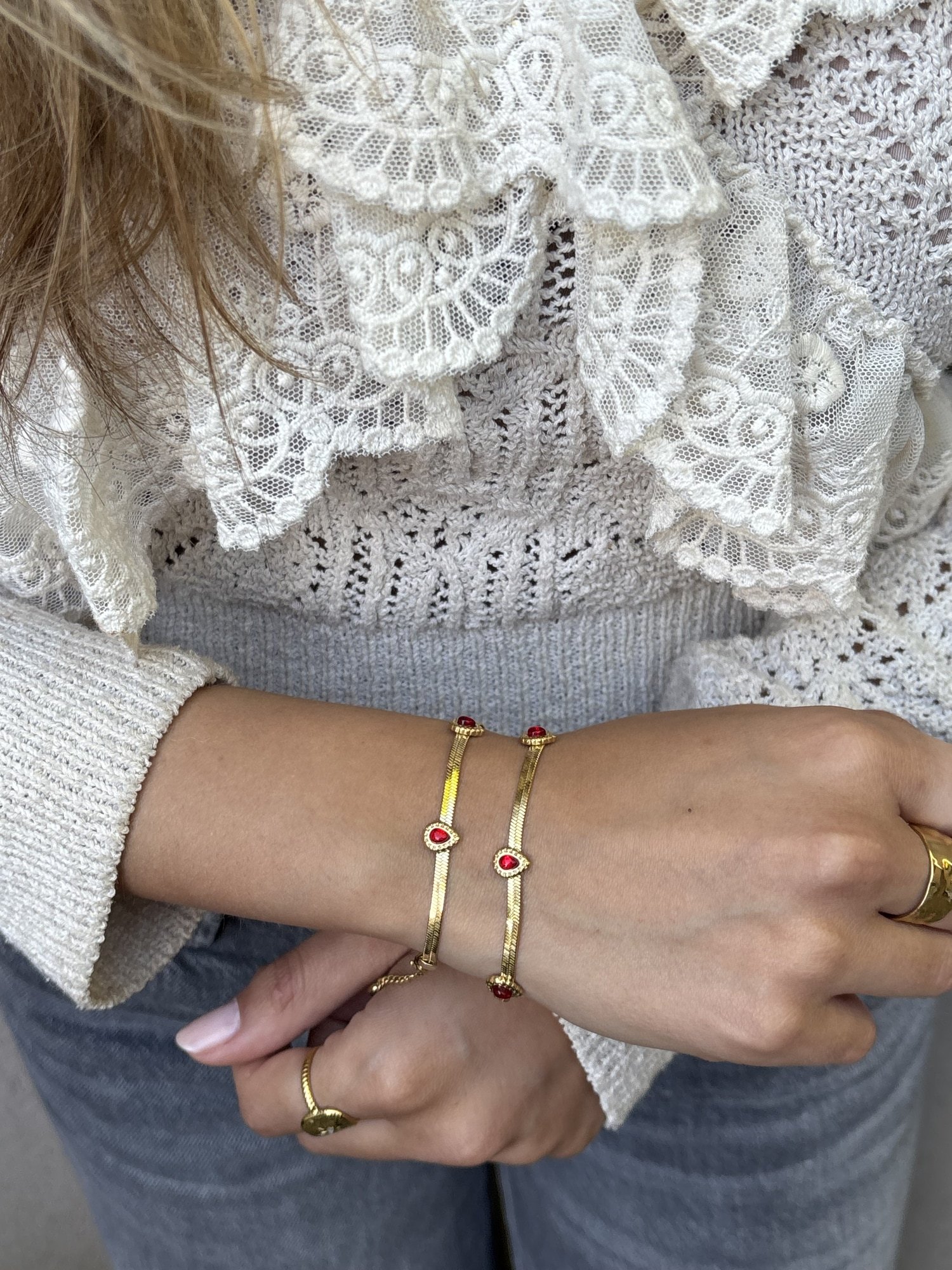Pulsera cinta gota roja
