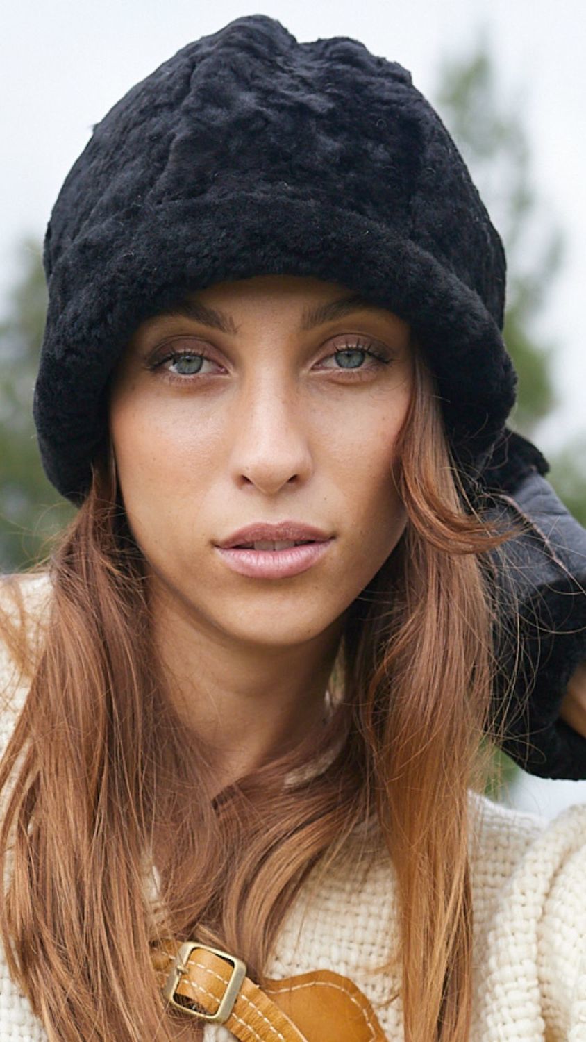 GORROS CUERO Y CORDERITO